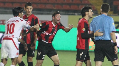 אבידור מתפרץ על אדלר (עמית מצפה)