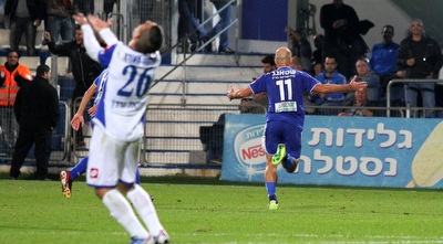 אמיר האדזיץ&acute; חוגג את השני. גידי קניוק לא מאמין (שי לוי)