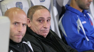 משה דמאיו. &qout;קבוצה של איש אחד&qout; (משה חרמון)