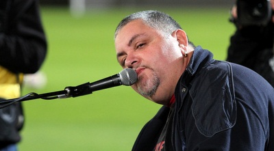 ארקדי דוכין שר לזכר איינשטיין (שי לוי)