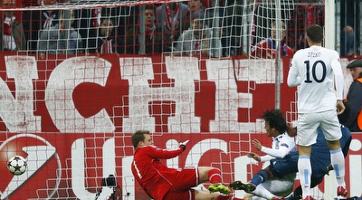 סילבה דוחק את הכדור מקרוב (רויטרס)