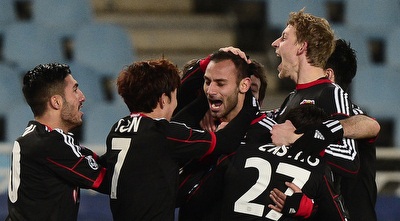 שחקני לברקוזן חוגגים (רויטרס)