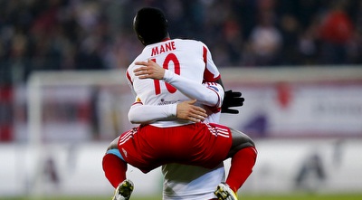 סאדיו מאנה חוגג את השער (רויטרס)