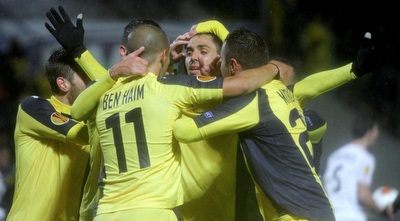 שחקני מכבי ת&qout;א חוגגים (יניב גונן)