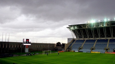 מזג אוויר חורפי במושבה (משה חרמון) מזג אוויר חורפי במושבה (משה חרמון)