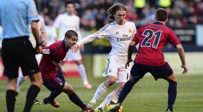 מודריץ´ מנסה לפלס את דרכו לשער (רויטרס) מודריץ´ מנסה לפלס את דרכו לשער (רויטרס)