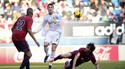 רונאלדו מנסה לכבוש (רויטרס) רונאלדו מנסה לכבוש (רויטרס)