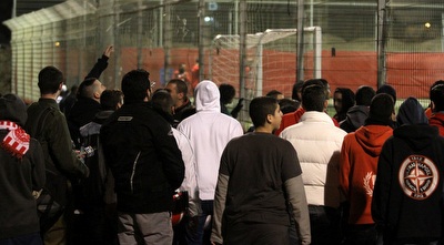 האוהדים מדרבנים את השחקנים באימון (חגי ניזרי)