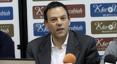 אליס שלזינגר, אמיר רוזנברג ופבל מוסין (חגי ניזרי)