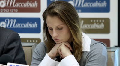 אליס שלזינגר. פרצה בבכי (חגי ניזרי)