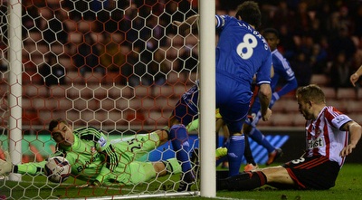 קטרמול דוחק את הכדור לשער (רויטרס) קטרמול דוחק את הכדור לשער (רויטרס)