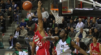 אפוואיבו חוסם את דאנקן (עמית מצפה) אפוואיבו חוסם את דאנקן (עמית מצפה)