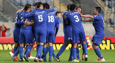 שחקני פ&qout;ת מאושרים אחרי השני של גומז (רדאד ג´בארה) שחקני פ&qout;ת מאושרים אחרי השני של גומז (רדאד ג´בארה)