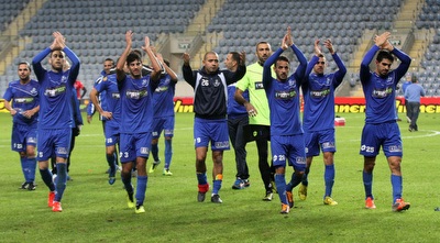 מודים לקהל (רדאד ג´בארה) מודים לקהל (רדאד ג´בארה)