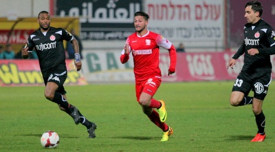 גדיר משפיל את הגנת הפועל (משה חרמון) גדיר משפיל את הגנת הפועל (משה חרמון)