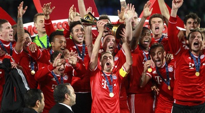 שחקני באיירן חוגגים. נויר משתלב היטב במכונה (רויטרס)