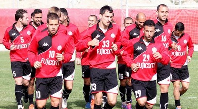 שחקני הפועל מתאמנים בצל המשבר הגדול שעובר על המועדון (רדאד ג´בארה) שחקני הפועל מתאמנים בצל המשבר הגדול שעובר על המועדון (רדאד ג´בארה)