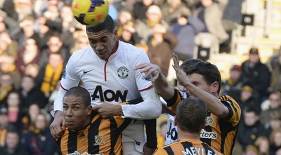 סמולינג נוגח מעל כולם לרשת (רויטרס)