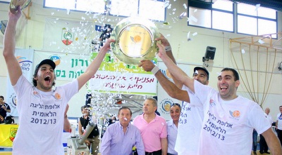 קרפלס, דן וזהביאן (משה חרמון)