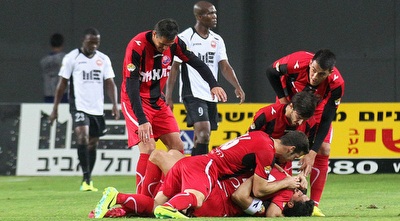 שחקני חיפה חוגגים (רדאד ג´בארה) שחקני חיפה חוגגים (רדאד ג´בארה)