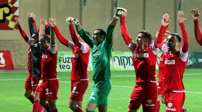 שחקני סכנין חוגגים (משה חרמון)