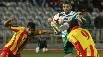 סארי פלאח מרחיק את הכדור  (עמית מצפה)