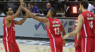 שחקני הפועל ירושלים חוגגים (עמית מצפה) שחקני הפועל ירושלים חוגגים (עמית מצפה)