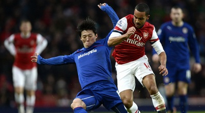 תיאו וולקוט נאבק עם קים בו-יונג (רויטרס)