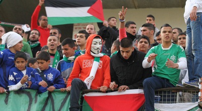 דגלי פלסטין ביציעים של אחי נצרת (רדאד ג´בארה)