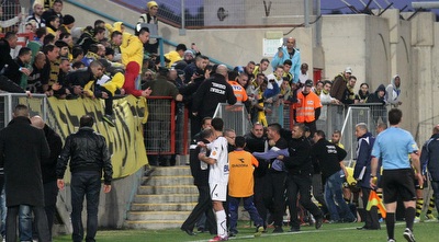 ריב אוהדים משטרה (רדאד ג´בארה)