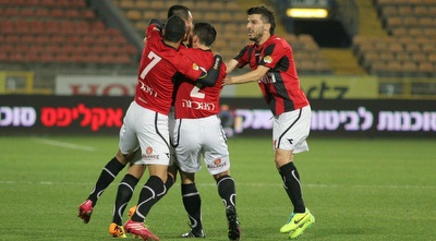 זרקו קוראץ´ חוגג עם חבריו (משה חרמון)