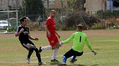 תומר שפט במגרש במחנה) לאדי חליאבין( (ONE) תומר שפט במגרש במחנה) לאדי חליאבין( (ONE)