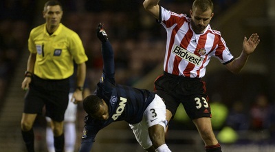 לי קאטרמול ופטריס אברה במאבק על הכדור (רויטרס)