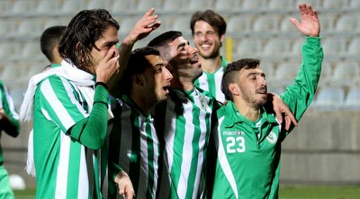 שחקני כפ&qout;ס חוגגים (רדאד ג´בארה)