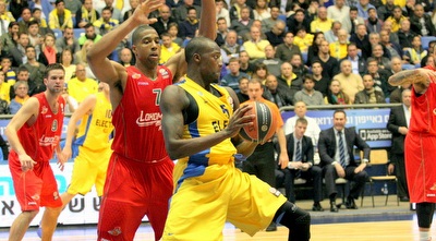 ג´יימס עם הגב להנדריקס (משה חרמון) ג´יימס עם הגב להנדריקס (משה חרמון)