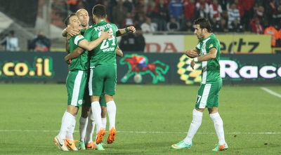 שחקני חיפה חוגגים (עמית מצפה)