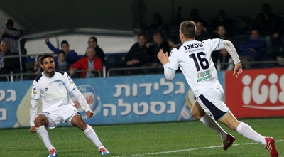 בן רייכרט חוגג (חגי ניזרי)