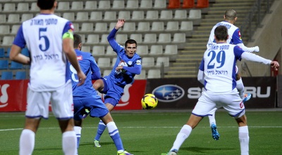 מרינקוביץ´ מאיים על השער (יניב גונן)