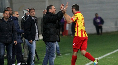 מושל חוגג עם קלינגר (חגי ניזרי)