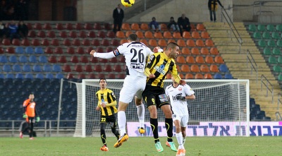 יניב לביא נאבק באיציק כהן (רדאד ג´בארה) יניב לביא נאבק באיציק כהן (רדאד ג´בארה)