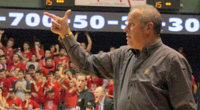 צביקה שרף. רוצה ניצחון באולם הפחים  (משה חרמון)