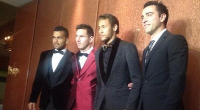 צ´אבי, ניימאר, מסי ואלבס (ONE)