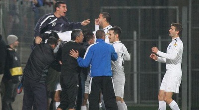 בדש חוגג עם אנשי ק&qout;ש (רדאד ג´בארה) בדש חוגג עם אנשי ק&qout;ש (רדאד ג´בארה)