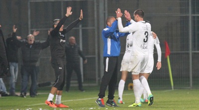 פרננדס חוגג עם חבריו. ק&qout;ש בטירוף (רדאד ג´בארה)