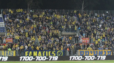 הקהל של מכבי ת&qout;א. בהלם (רדאד ג´בארה)