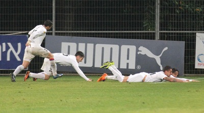 בדש חוגג. החברים מחמיאים (רדאד ג´בארה) בדש חוגג. החברים מחמיאים (רדאד ג´בארה)