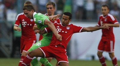 לוק דה יונג נלחם בטיאגו (רויטרס)