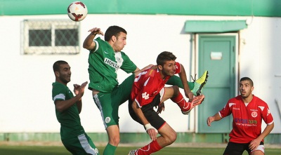 עדי קונסטנטינוס מול רז נחמיאס (עמית מצפה)