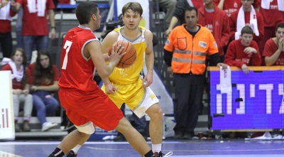 טל יזרעאלי מול יבגני חולודוב (רדאד ג´בארה) טל יזרעאלי מול יבגני חולודוב (רדאד ג´בארה)