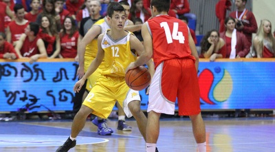 שי בסיס עם הכדור מול קציר (רדאד ג´בארה) שי בסיס עם הכדור מול קציר (רדאד ג´בארה)